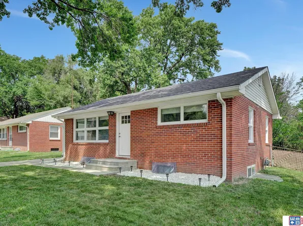 6710 Adams St, Lincoln, NE 68507