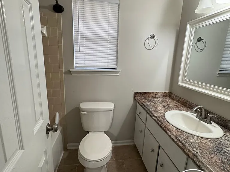 617 Slade St — Photo 13