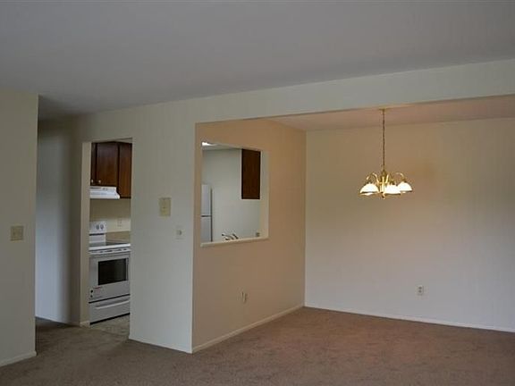 3rd image of 1477 E Chateau Vert St