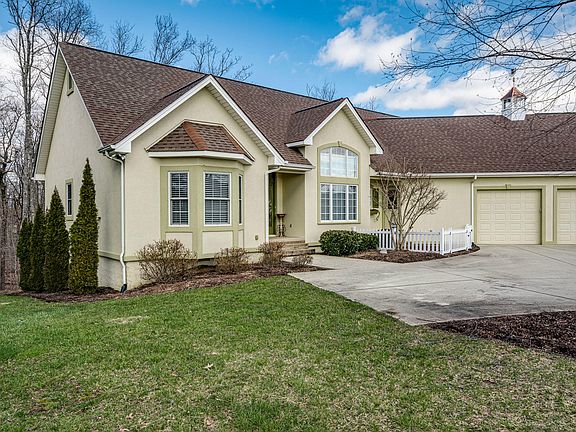 3rd image of 139 Hickory Ridge Ln