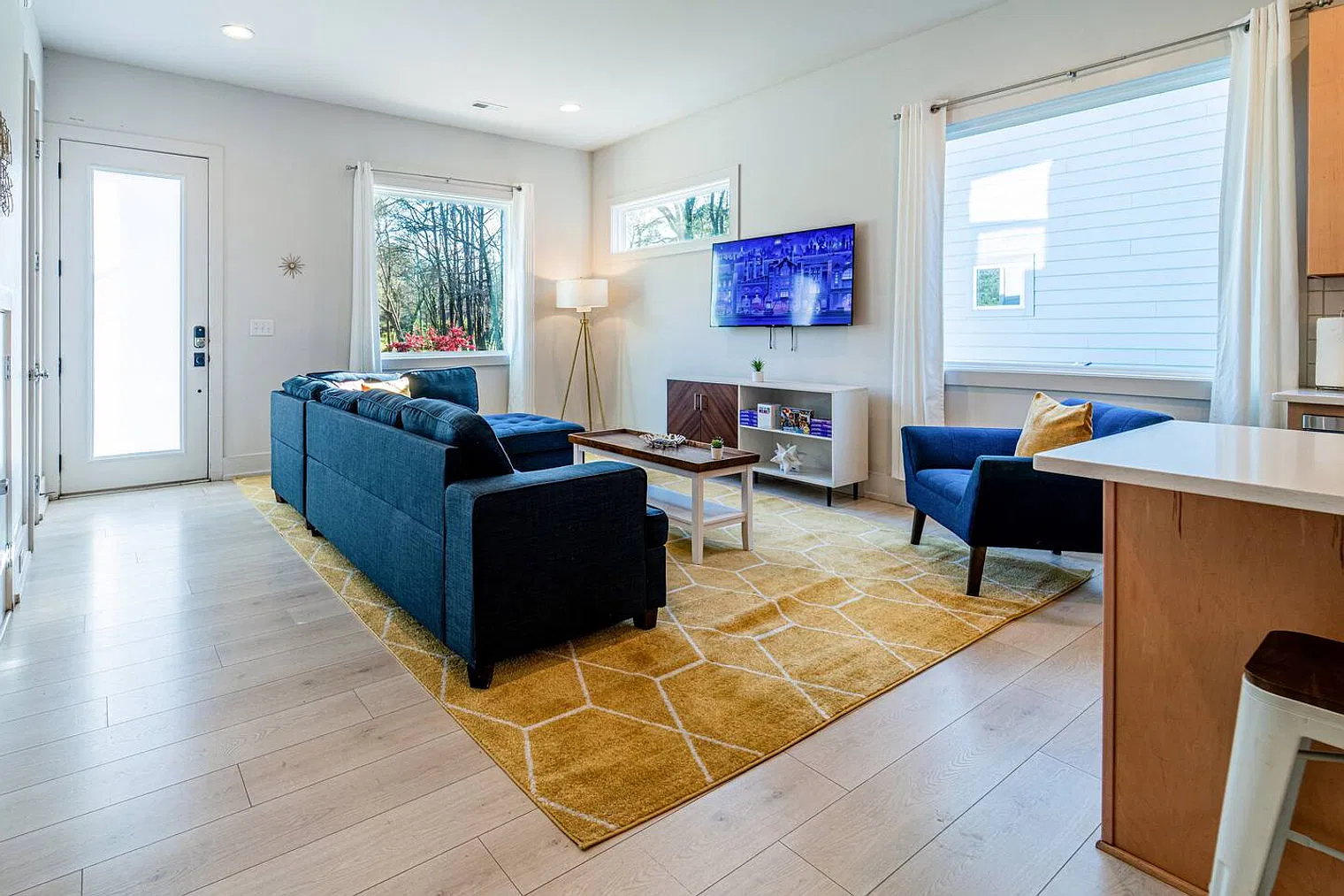 4 bed, 3.5 bath, $5,048 — Photo 1