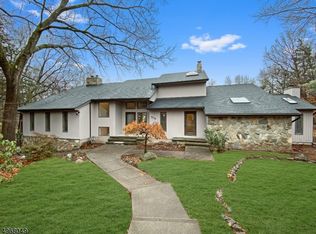 306 Ivy Ct, Franklin Lakes, NJ 07417