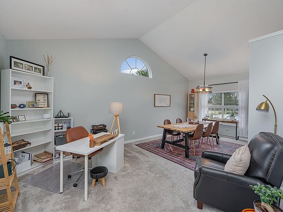 4th image of 7 Yellowwood Ct