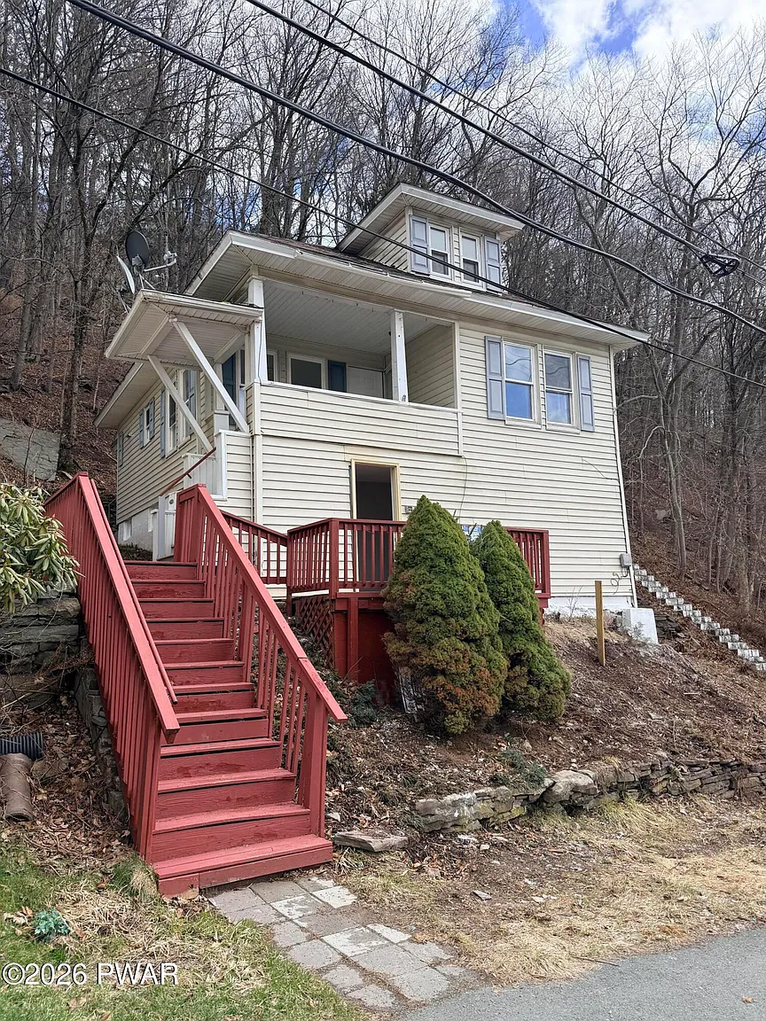 139 Cliff St photo 1