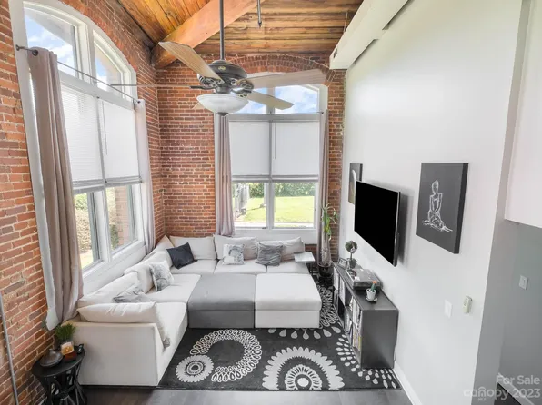 201 S Hoskins Rd APT 101, Charlotte, NC 28208
