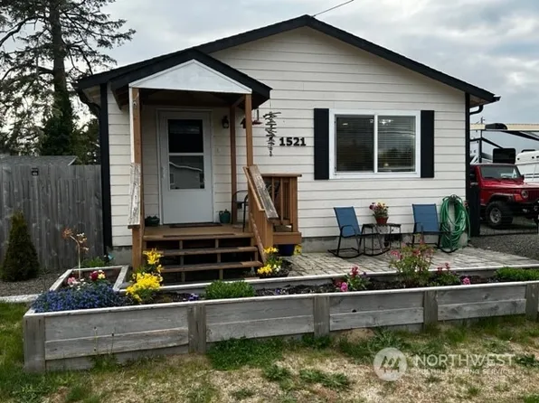1521 Washington Avenue N, Long Beach, WA 98631