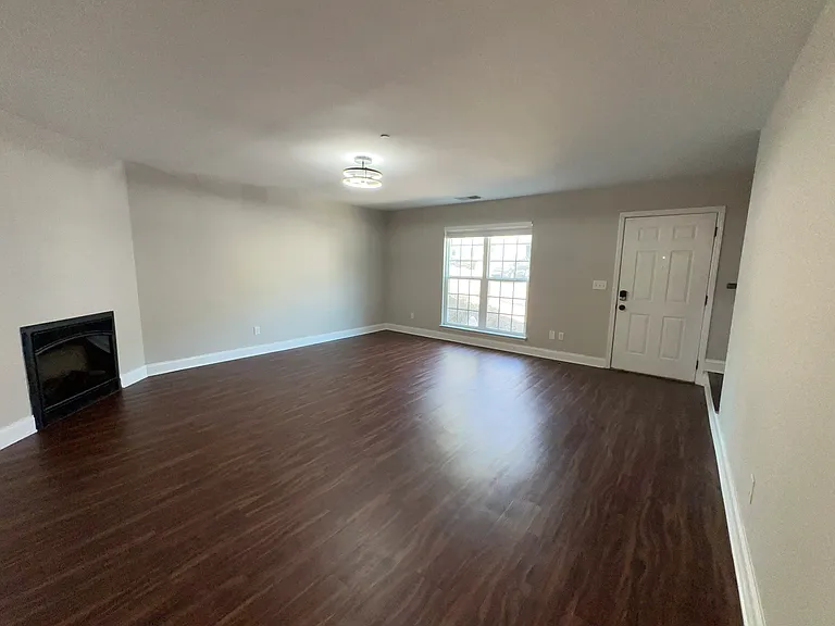 1126 Maple Tree Ln — Photo 7