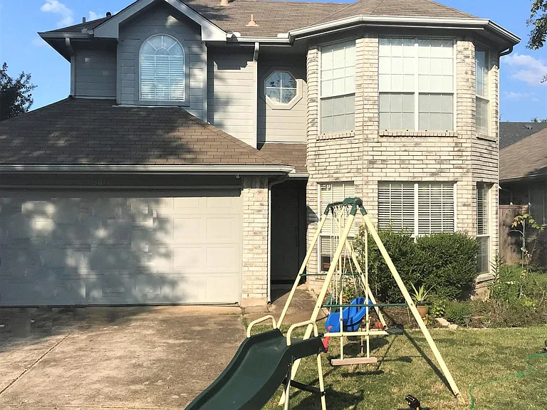 Front of house, long driveway