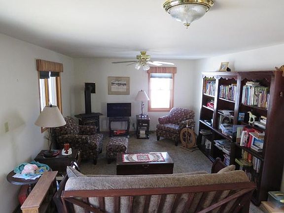 3rd image of 230 Clermont St