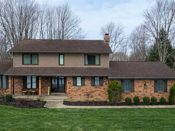 424 Locklie Dr, Highland Heights, OH 44143