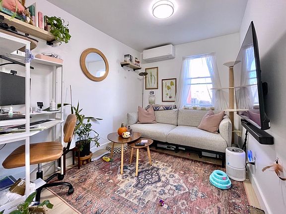 4th image of 379 Monmouth St #1