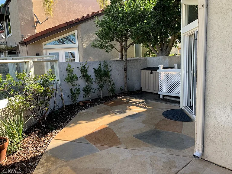 311 Stanford Ct — Photo 16