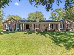 170 Lighthorse Dr, Chesterfield, MO