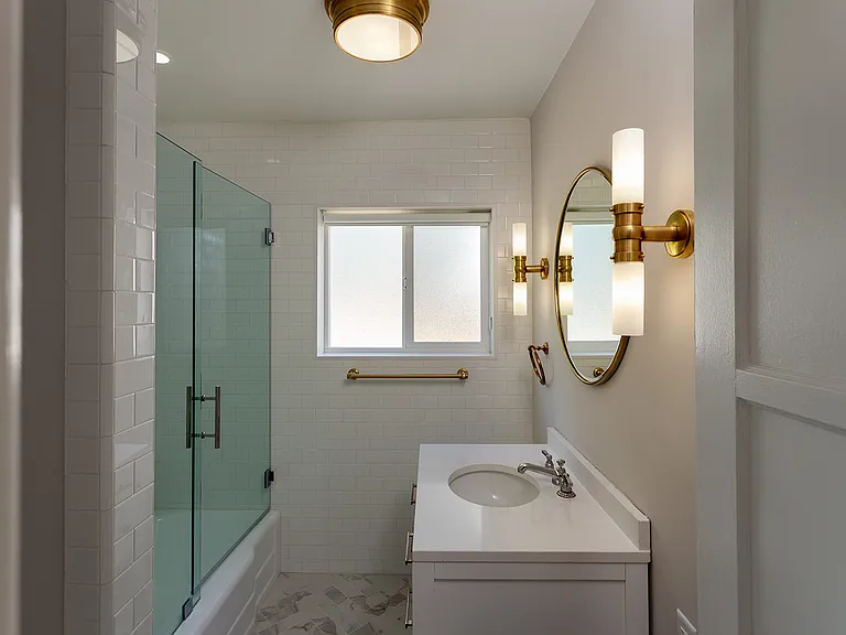 908 Hyperion Ave — Photo 19