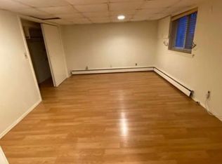 8 Oak St, Valley Stream, NY 11581