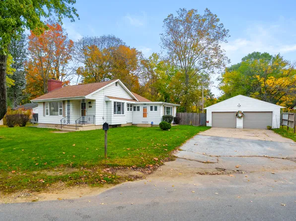 1753 E Ogden Cir, Benton Harbor, MI 49022