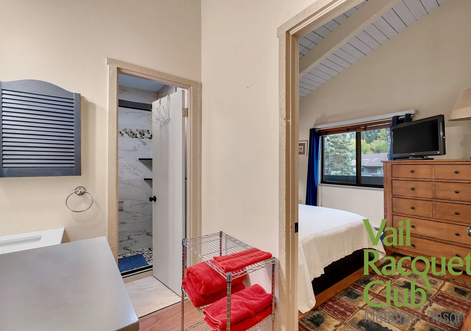 1BR/1BA East Vail - Annual Lease - Available Now — Photo 3