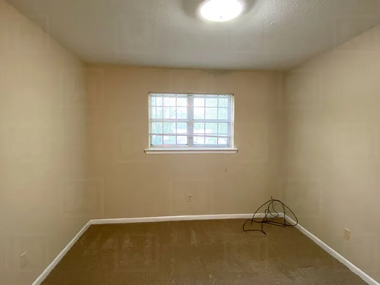 Club View Apartments — Photo 31