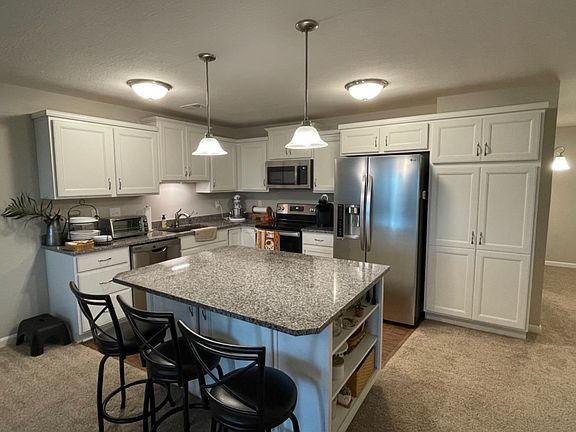 5th image of 409 Eastwind Ln