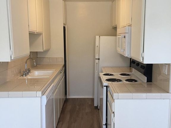 4th image of 949 Lincoln Blvd