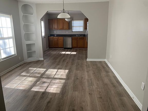 4th image of 389 Kerr St NW