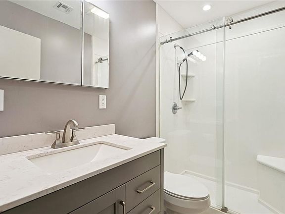 3rd image of 130 Beechwood Dr