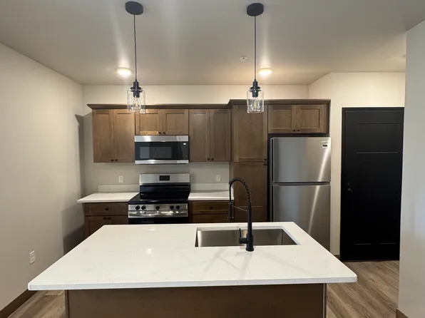 7480 157th St APT 11, Chippewa Falls, WI 54729