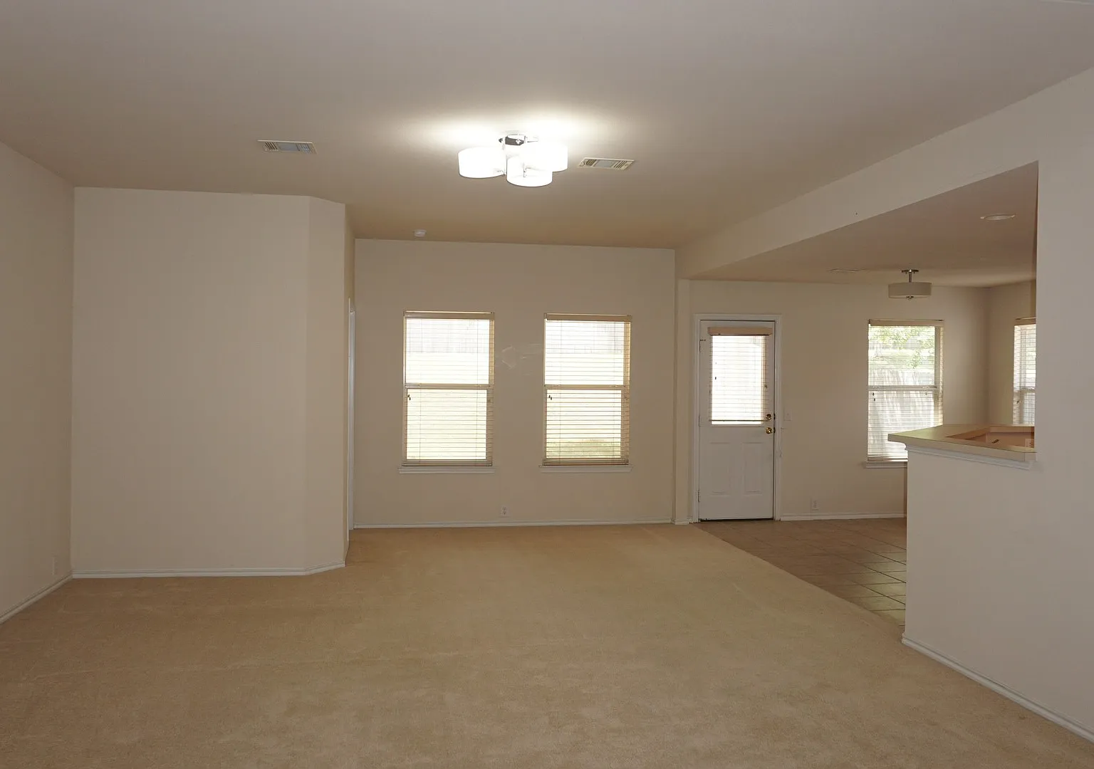 15619 Turfway Park Selma TX 78154 — Photo 3