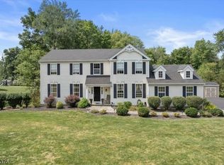 6 Everett Rd, Pittstown, NJ 08867