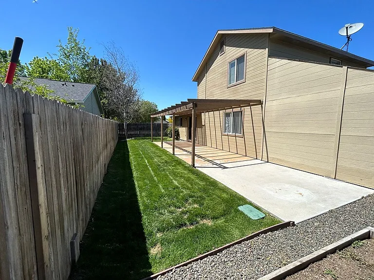 721 E Hawk St — Photo 36