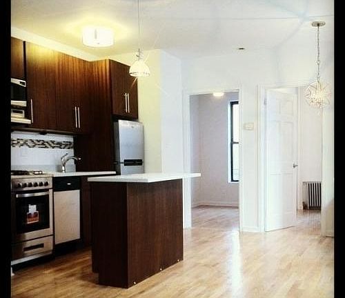 4th image of 359 W 22nd St APT 4
