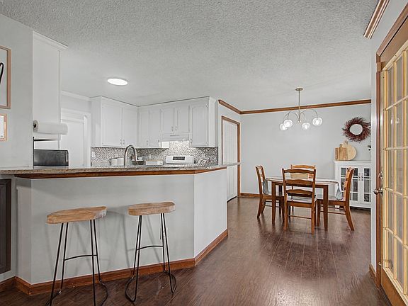 5th image of 111 Rainier Dr