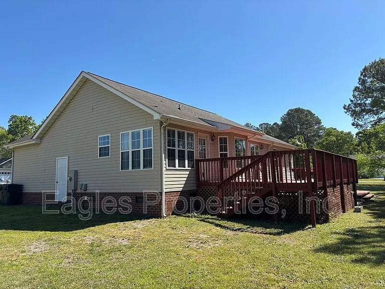 216 Waters Cir — Photo 2