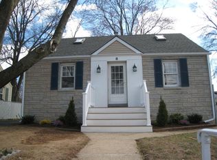 8 Grandview St, Middlesex, NJ 08846