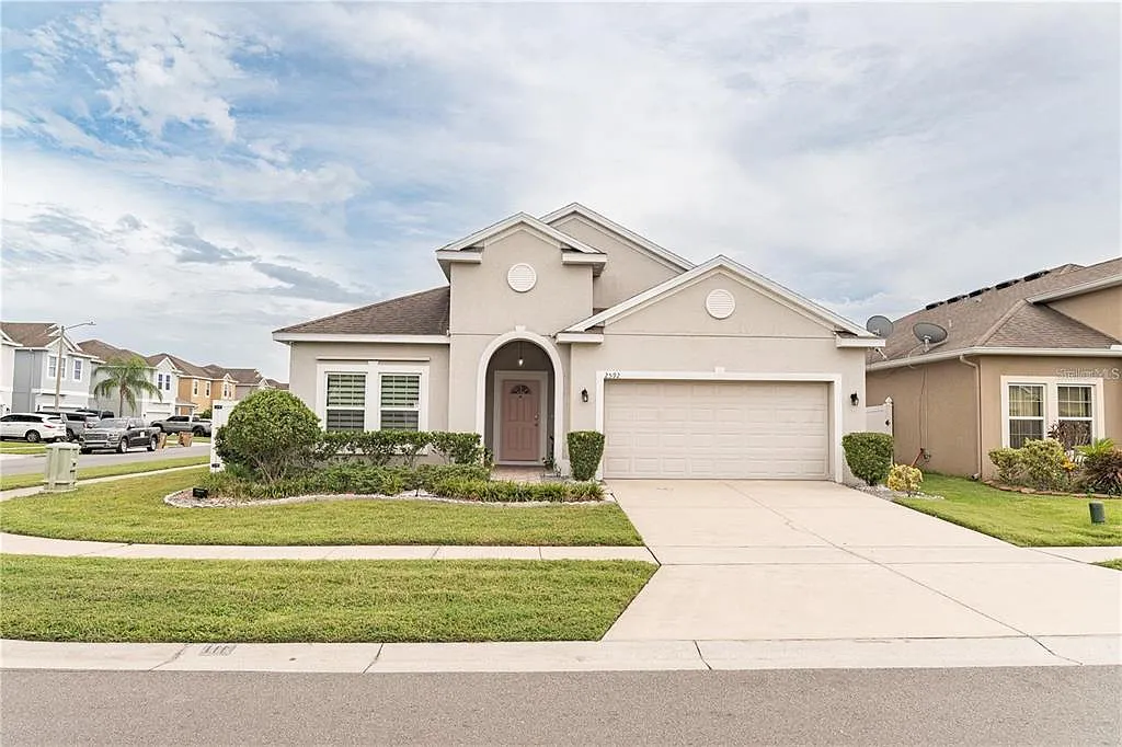 4 bed, 2.0 bath, 1980 sqft, $2,800 — Photo 2