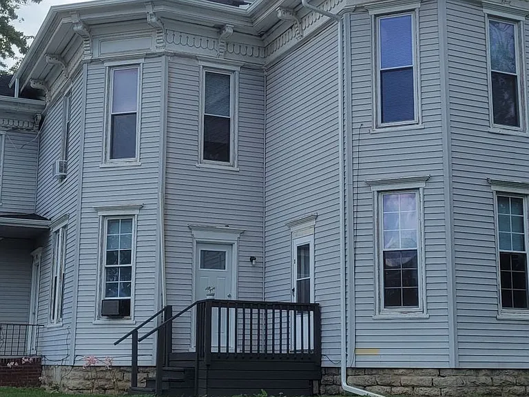 301 W Lincoln St — Photo 1