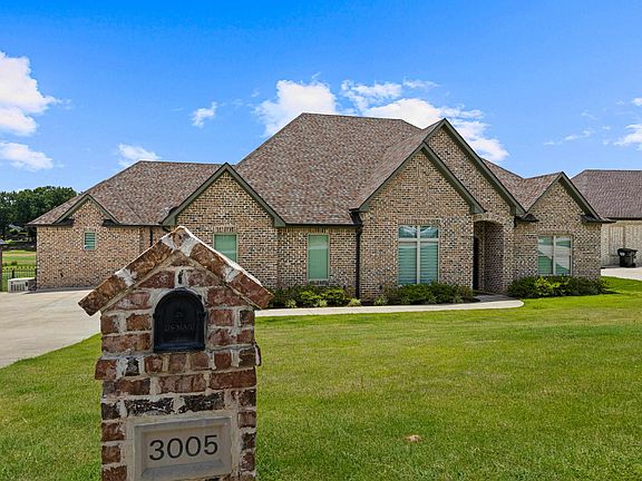 3rd image of 3005 Fairway Oaks Ln