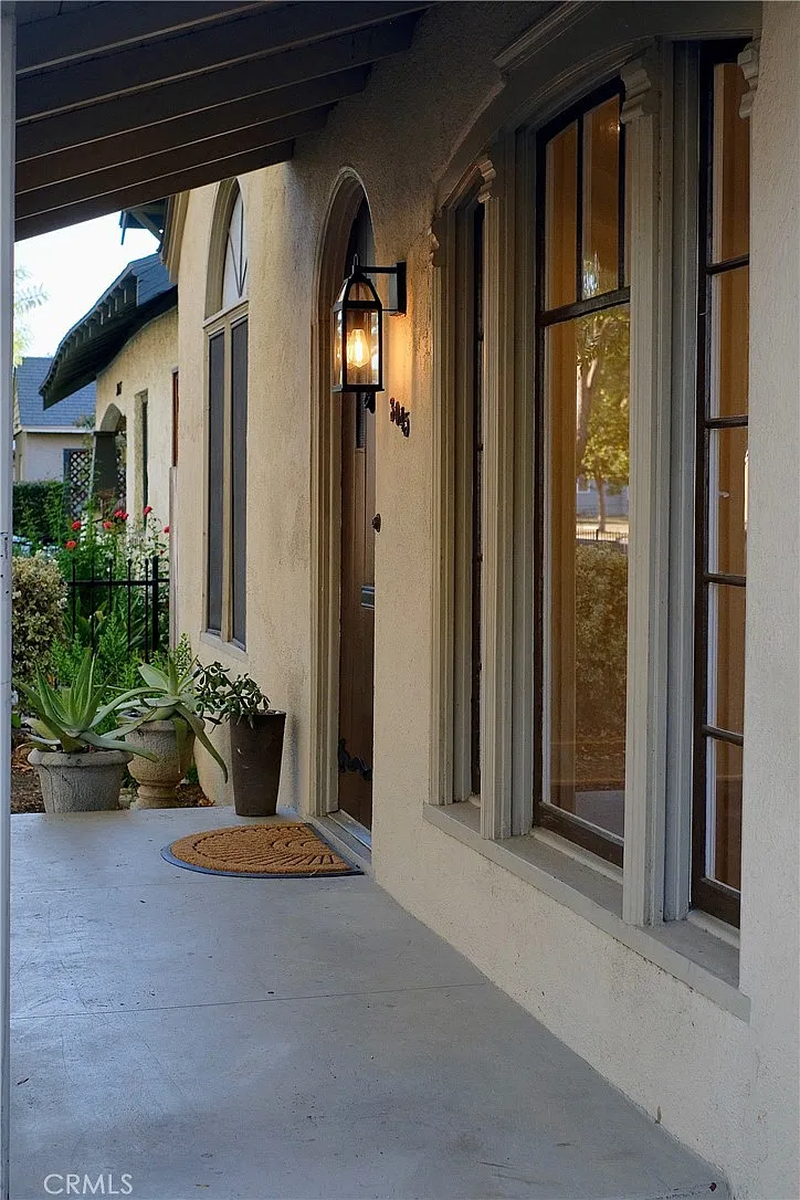 3 bed, 1000 sqft, $3,300 — Photo 2