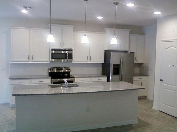 2nd image of 3021 Esmeralda Dr