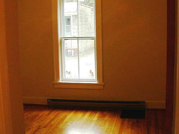 5th image of 418 E Main St