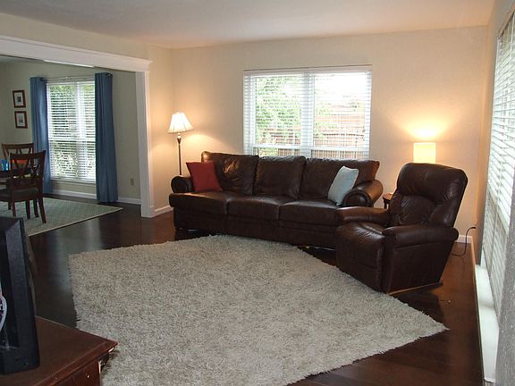 4th image of 2221 Bershire Dr