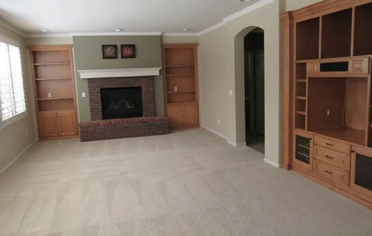 1124 Donahue Dr — Photo 2