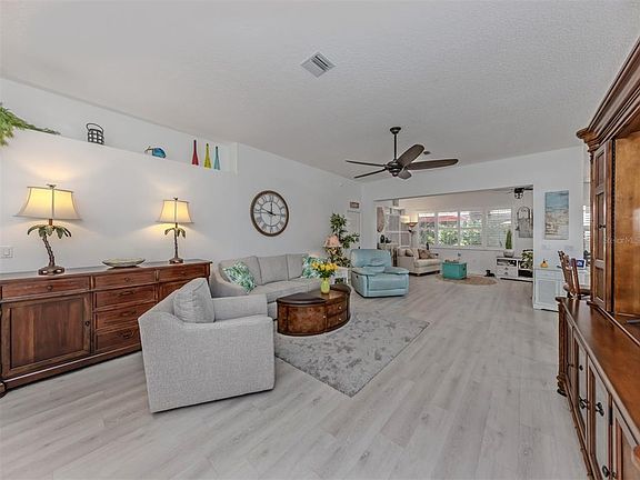 3rd image of 1102 Southlake Ct