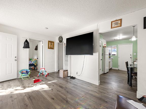 2nd image of 2549 - 2553 Corby Avenue