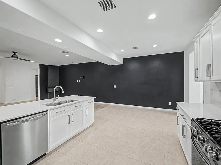 12431 W State Ave — Photo 21
