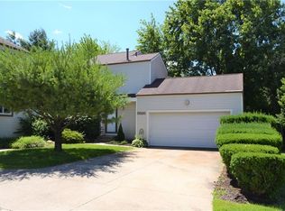 3695 Englewood Dr, Stow, OH 44224