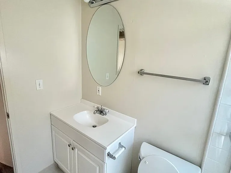 Dry Creek Apartments — Photo 8