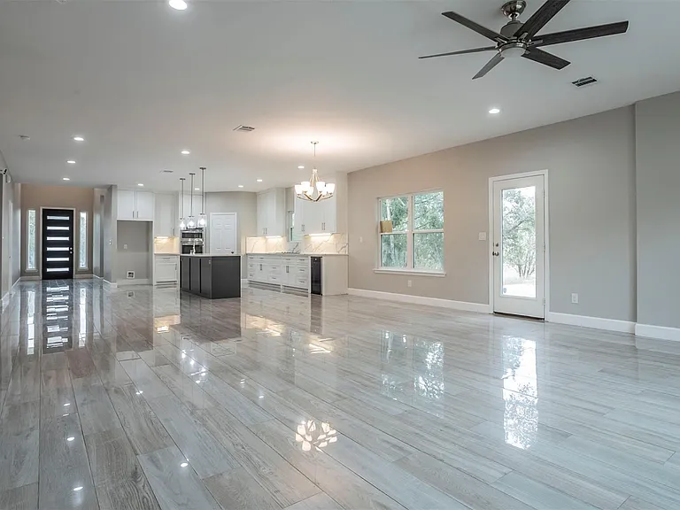 2718 Leslie Ln — Photo 13