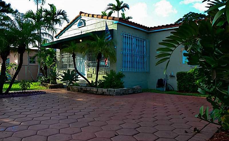 2nd image of 3015 SW 19th St