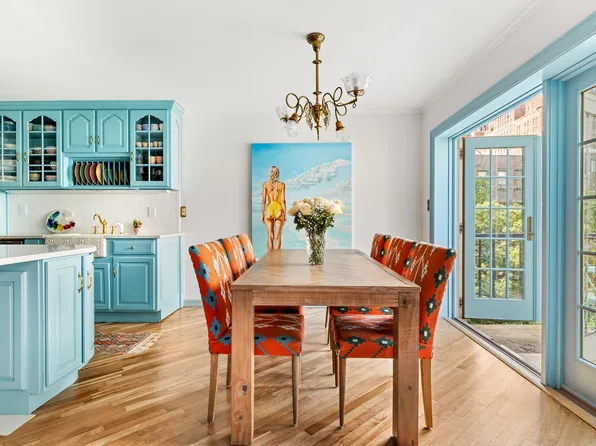 347 West 22nd Street image 3 of 11